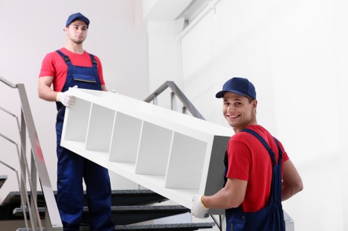 Moving van service terms with customer booking conditions